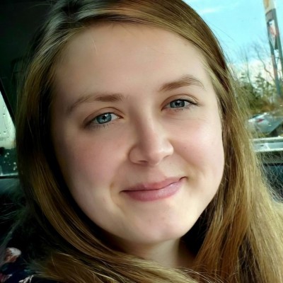 Caitlin Collins headshot